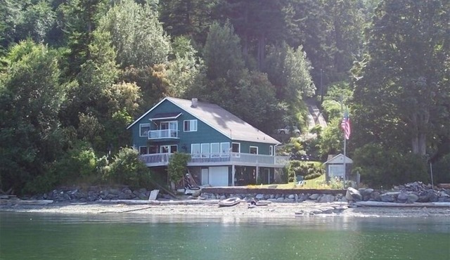 Private Beach Home at Water's Edge-Enjoy!