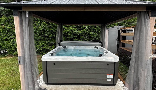 Private Beach | Hot Tub | Sunny | 3 BDR Cottage