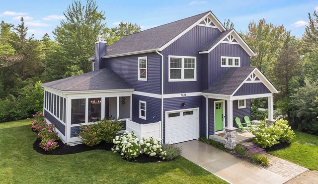 Private Beach, Hot Tub, Basketball Court, Fire Pit, Screened Porch & SO Much More!