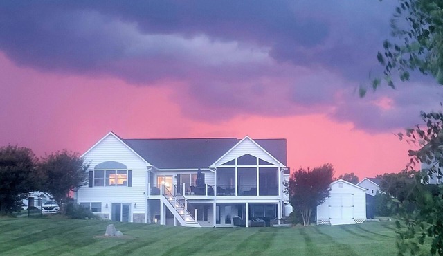 Private beach, hot tub, 2 kitchens, 2 laundry rooms, game room, dock, firepit