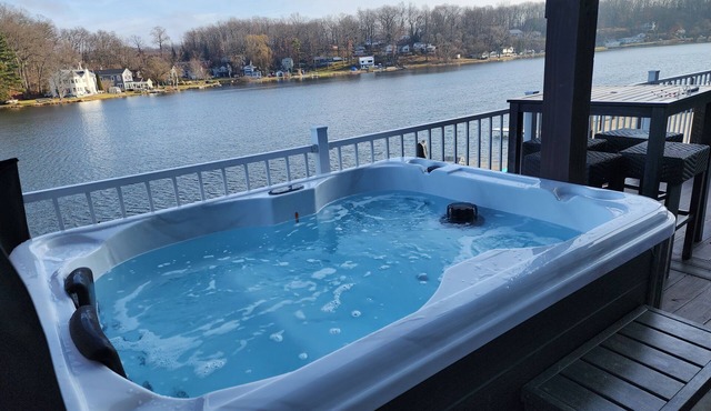 Private Beach-Hot Tub-Tiki Bar-Grill-Pontoon-Game Room-Kayaks-Fires-35min to GR