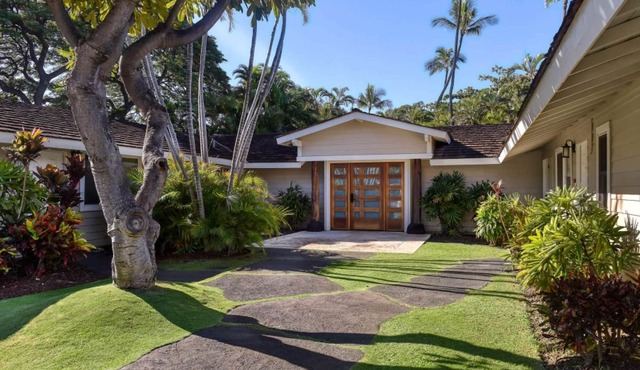 Private Beach House + Backyard, Patio, and Hot Tub