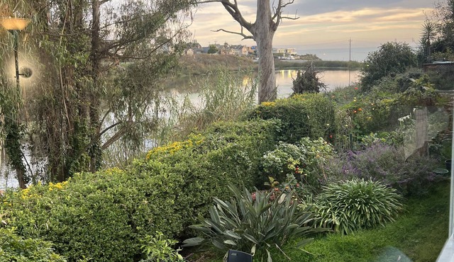 Private Beach House with amazing views of Shwan Lake and Twin Lakes Beach