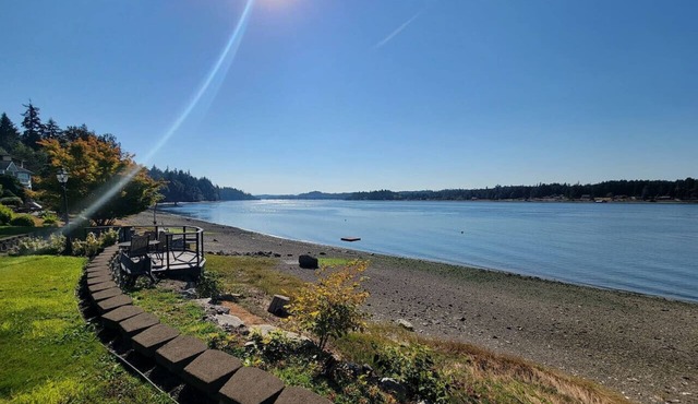 Private beach luxury home sleeps 12, Shelton, WA