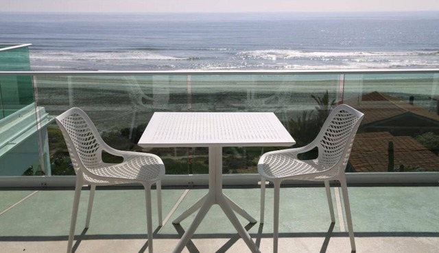 Private beach apartment with balcony and direct access to sandy beach!
