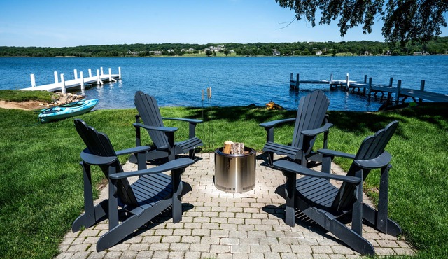 Private Beach & Pier Lake Front w/Fireplace on Lake Como - Walk to Mars Resort!