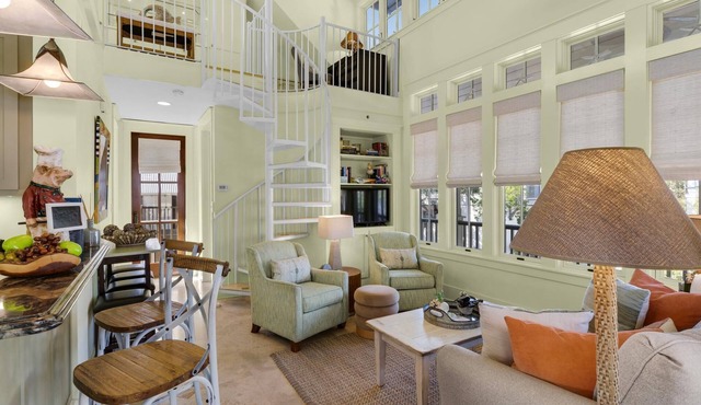 PRIVATE BEACH/POOL ACCESS-Whimsical Getaway-Newly Refurbished-2 Bikes