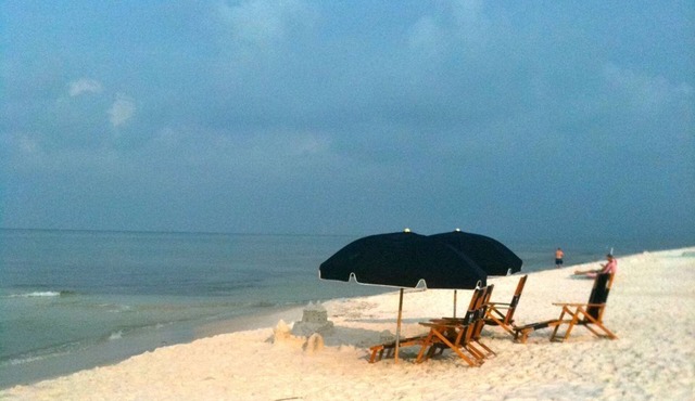 *PRIVATE BEACH* *PRIVATE POOL* *ELEVATOR* *6 BEACH BIKES*