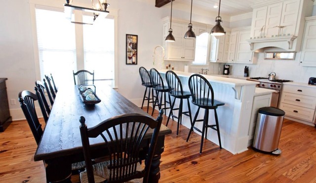 *PRIVATE BEACH* *PRIVATE POOL* *ELEVATOR* *6 BEACH BIKES*