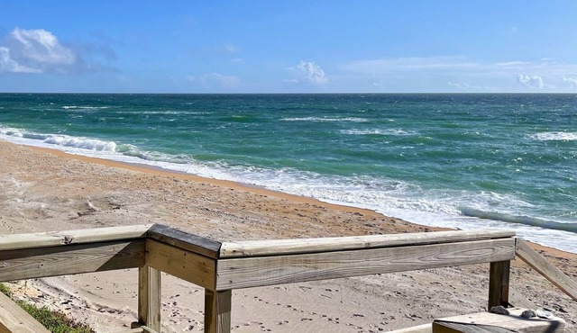 PRIVATE BEACH RIGHT OUTSIDE YOUR DOOR!