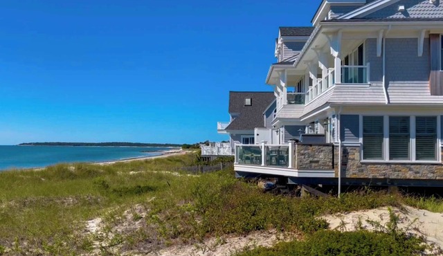Private beach, Stunning views, Pool and Tennis!
