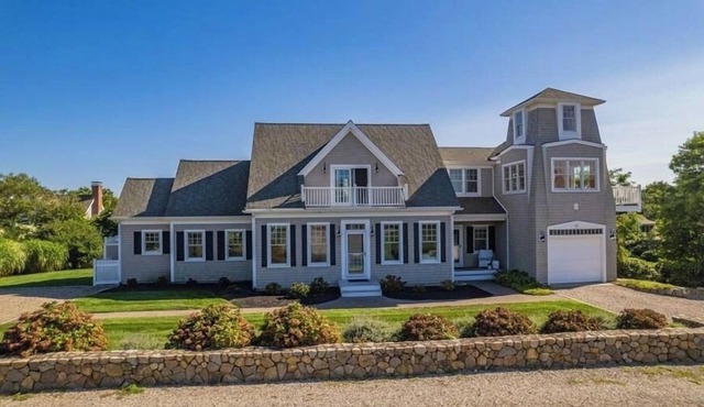 Private beach. Sunsets, views and great location! RPMS154