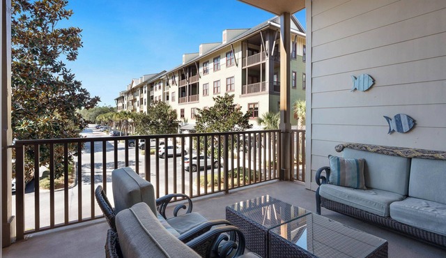 Private Beach Access - Community Pool - Steps to Beach!