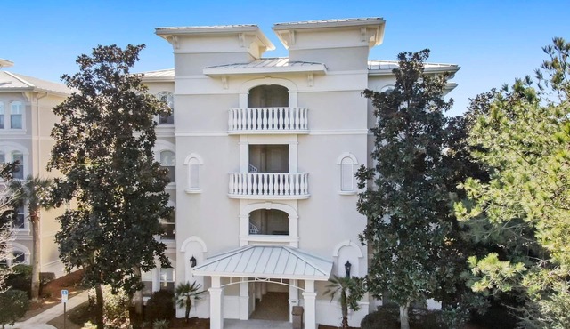 PRIVATE BEACH <100yds, Heated Pool, Gated Community, Ground Floor Villa!