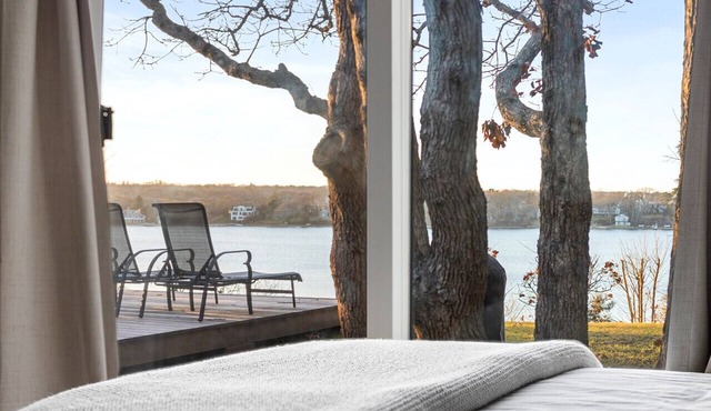 Private Beach Waterfront Oak-Bluffs Family Cottage