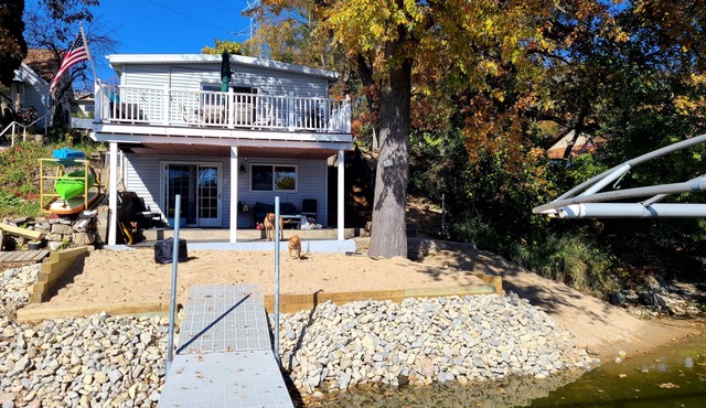 Private Beach Waterfront w/Dock - Rock River Hideaway