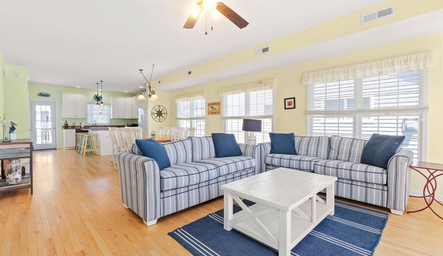 Private beach with Beautiful Sunsets-Kids Bedroom & Entertainment room