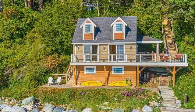 Private beachfront cottage with expansive deck, kayaks, elegant interior, & W/D