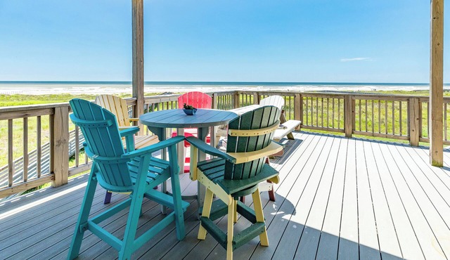 Private Beachfront Home w/Screened Deck, Equipped Kitchen, Quick Beach Access