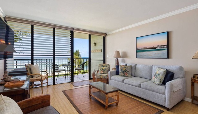 Private Beachfront Retreat in Haleiwa