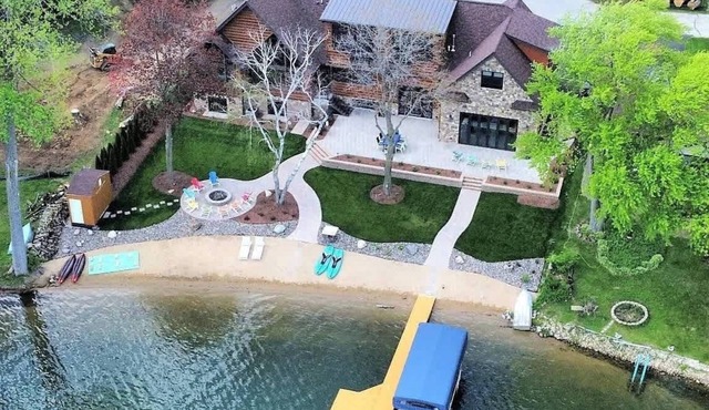 Private Beachfront - Sleeps 20 - HotTub - Rec Room