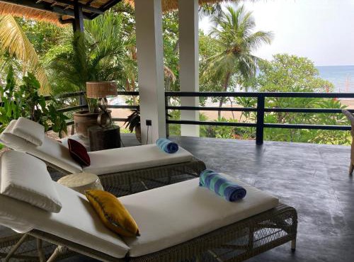 Private Beachfront Villa Rawarawa in Central of Lovina 3 Bedrooms with 2 Bed Dorms
