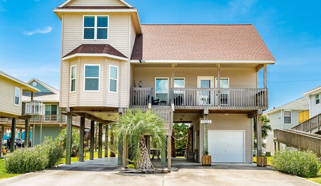 Private Beachside Home, 3 Decks & Patio, Updated Interior, Walk to Beach