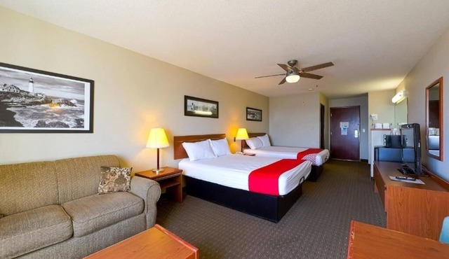 Private Beachside 2 Rooms w/Ocean Views & Close Dining Options