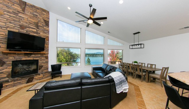 Private beautiful lake home 2 car garage w/dock & kayak access-3 miles to town!