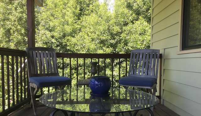 Private, Beautifully Decorated Guest House with Great Views and Sleeps 7 People