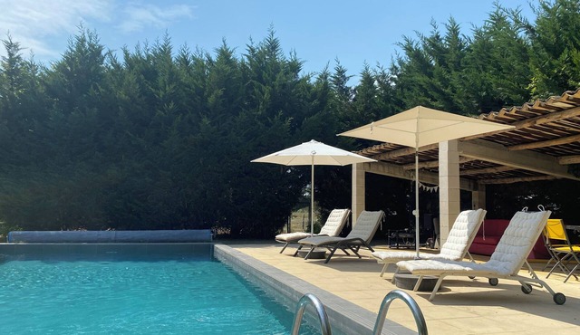 Private bed and breakfast on a Family farm 5 minutes from Saint Remy de Provence