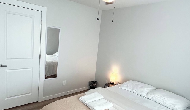 Private Bedroom 2 - Transit Room Near Airport.