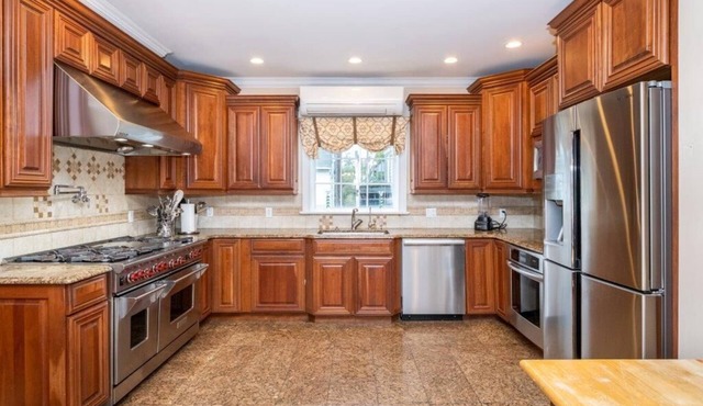 Private Bedroom #4 and Bath 26 Min to NYC!