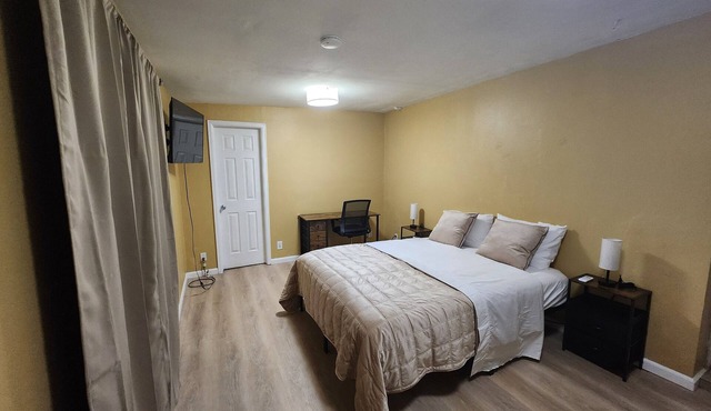 Private bedroom and bathroom in Denver. Private entrance and wifi