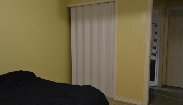 Private Bedroom in Basement with Shared Bathroom - Fonda