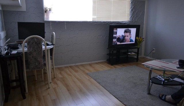 Private bedroom in basement suite - Pineland