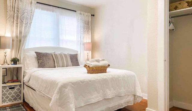 Private Bedroom in Charming House blocks from FSU