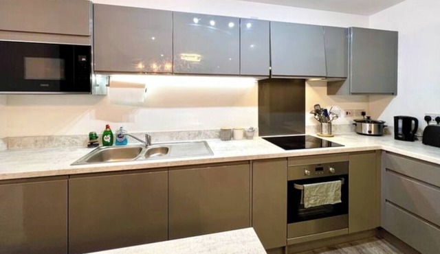 Private Bedroom - Modern Flat - West End Glasgow