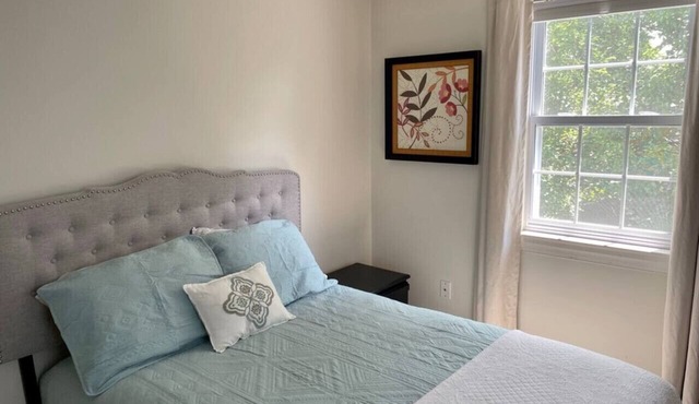 Private Bedroom, Easy Walk to UVA