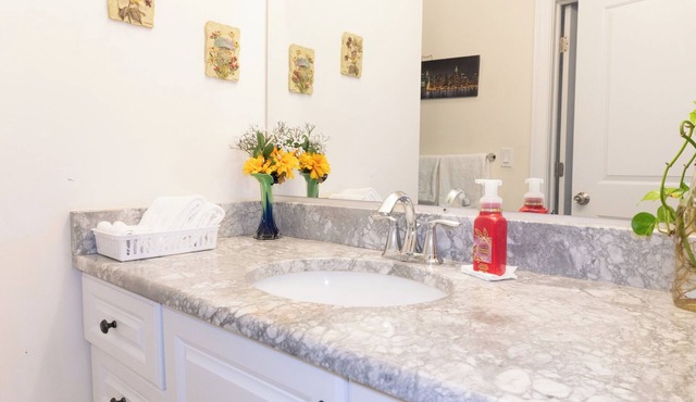 Private Bedroom with Attached bathroom in Monroe Township, 30 nights minimum.