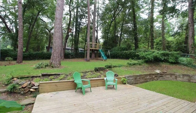 Private Bedroom with private bathroom in furnished home 2 Miles to FSU & I-10.