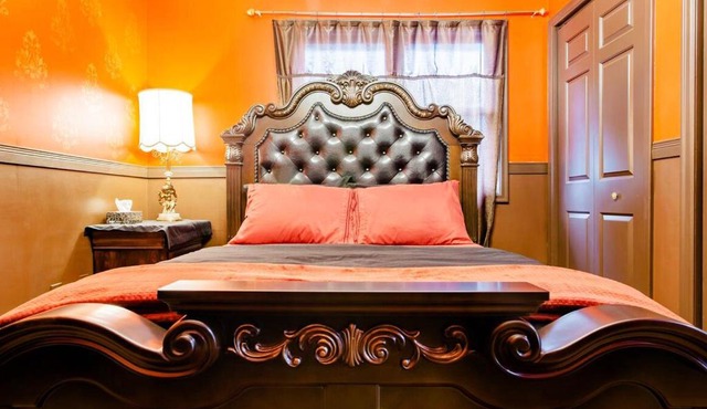 Private bedrooms+free parking