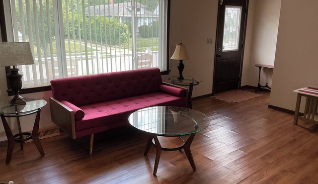 PRIVATE BEDROOMS FOR TRAVELING MEDICAL PROFESSIONALS