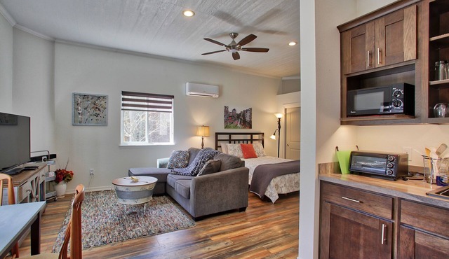 Private BNB on 5 quiet acres