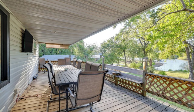 Private Boat Dock: Family-Friendly Grove Getaway