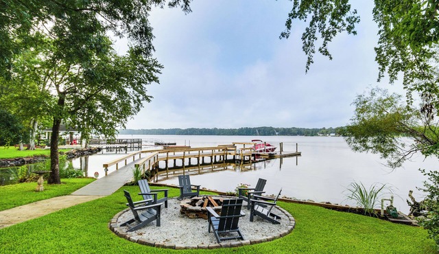 Private Boat Dock: Waterfront Lake Murray Haven