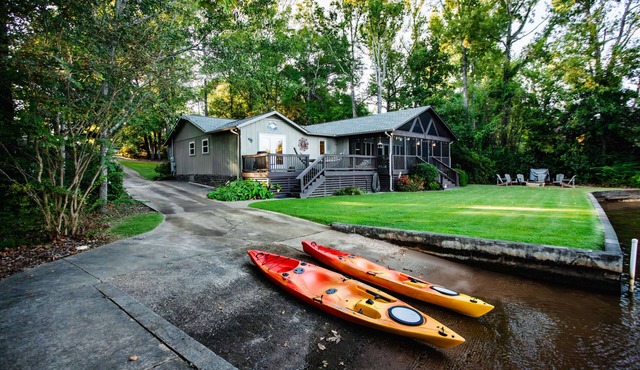 Private Boat Ramp, Dock, Pet Friendly, Screen Porch, Firepit, Fish, Kayak, Relax