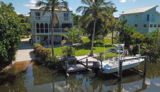 Private Boat Ramp & Free Kayaks! Tropical Home on Canal By Tampa Bay