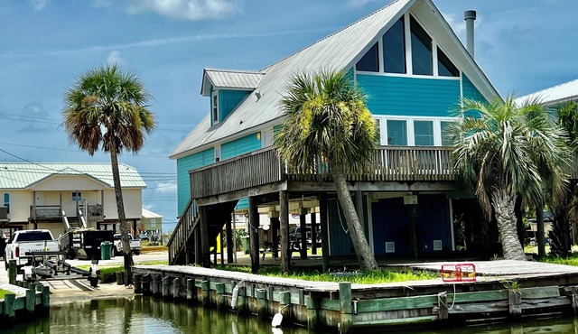 Private Boat Ramp - Free use of Kayaks - Crab - Fish, all at your front door.