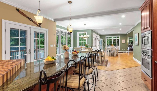 Private Boat Slip + LakeFront + Hot Tub +Skee Ball